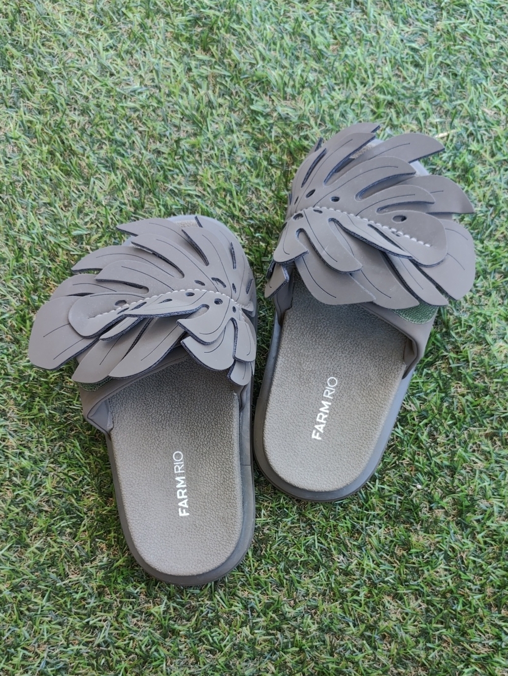 FARM RIO Green Leaf Layered Slide Sandals